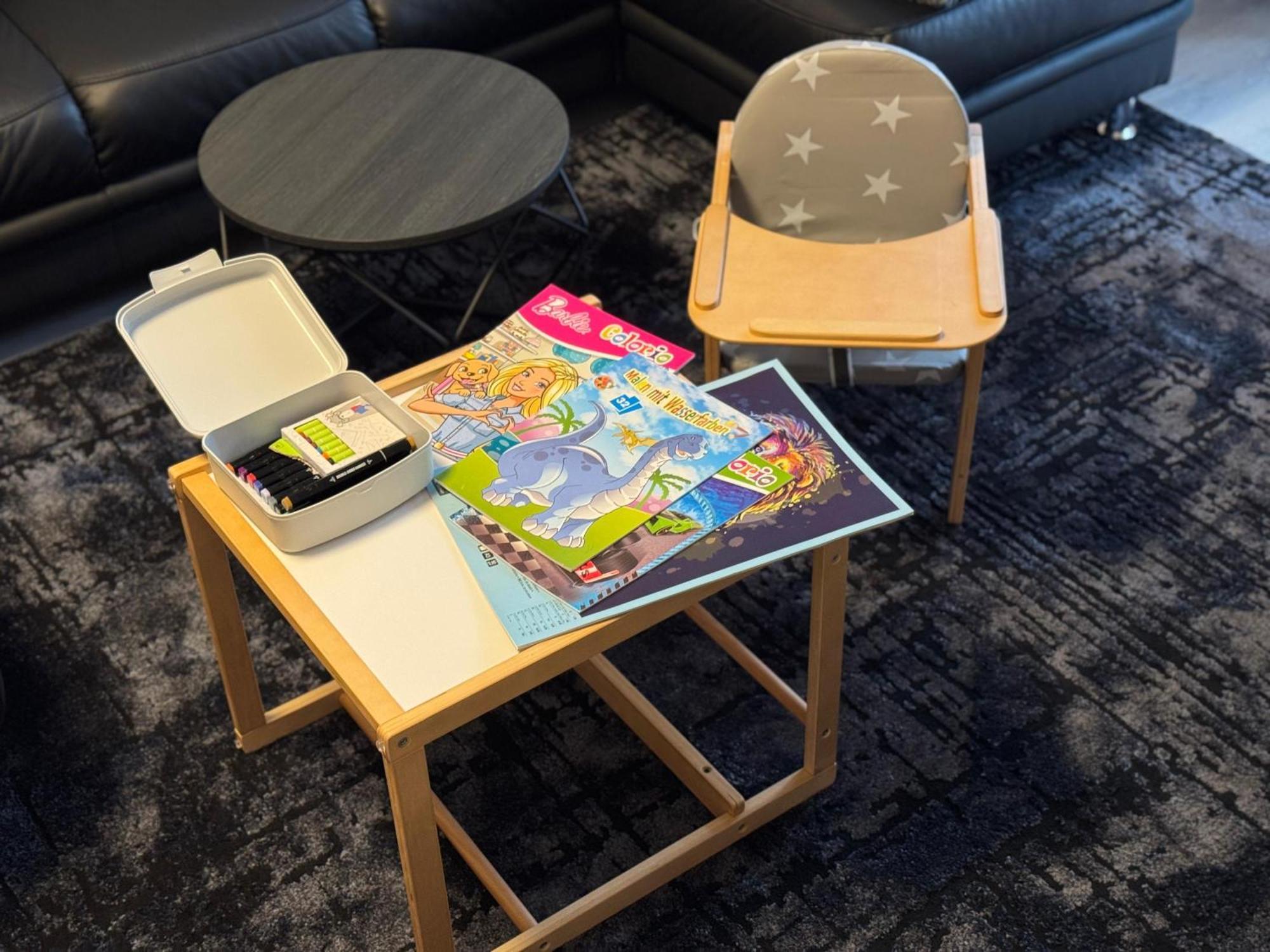 Familienfreundliche Geraeumige Design-wohnung Mit Balkon Im Zentrum - Apolonialiving Appartement Karlsruhe