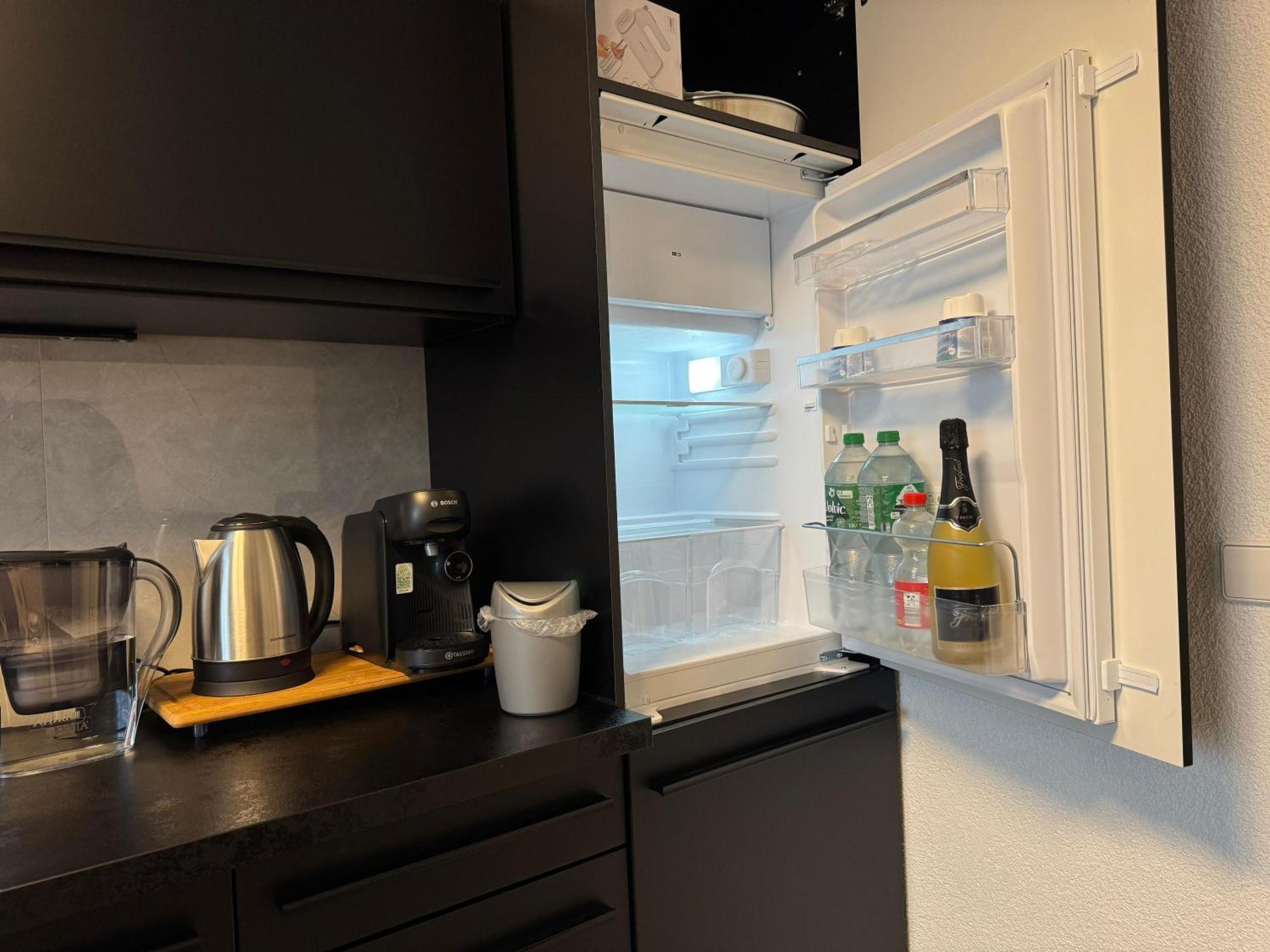 Familienfreundliche Geraeumige Design-wohnung Mit Balkon Im Zentrum - Apolonialiving Appartement *