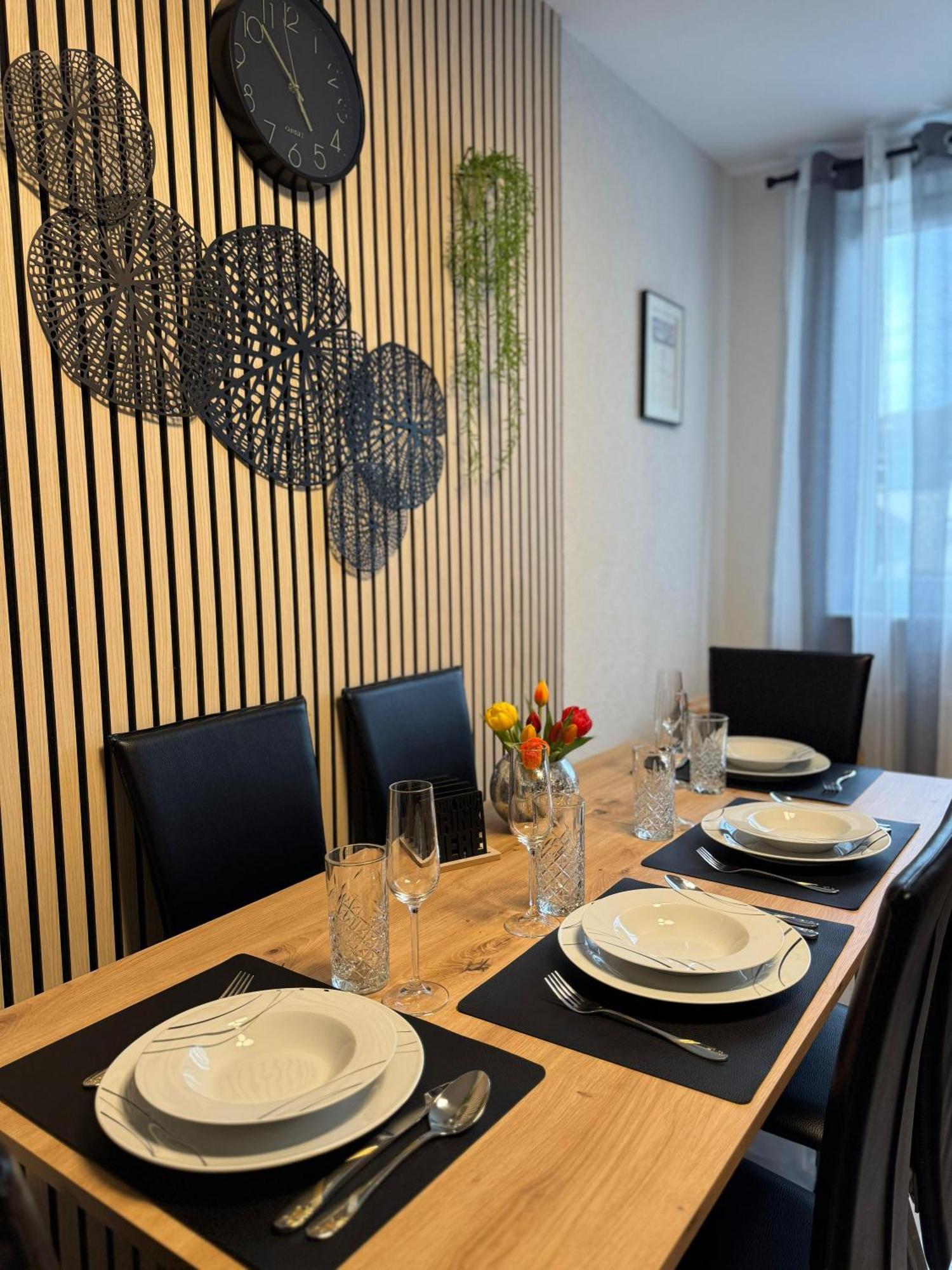 Appartement Familienfreundliche Geraeumige Design-wohnung Mit Balkon Im Zentrum - Apolonialiving *